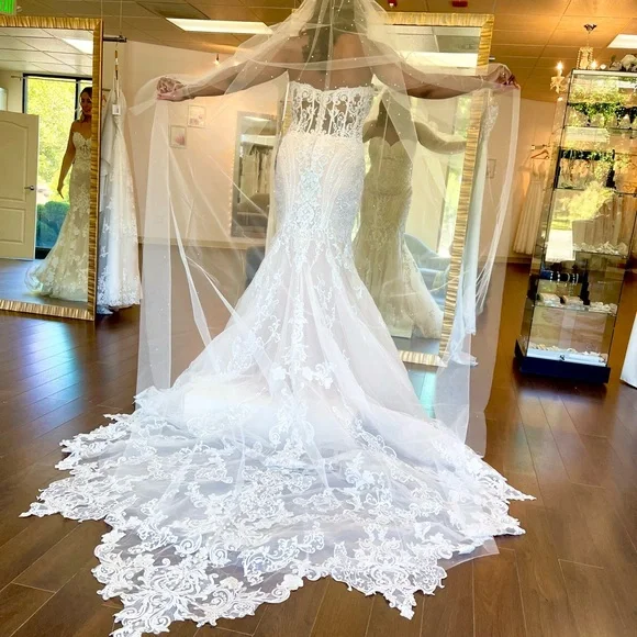 🚨Authentic Allure Wedding Gown and Cathedral-length Veil -💍💒 - 3-Day SALE ONLY - Picture 5 of 16